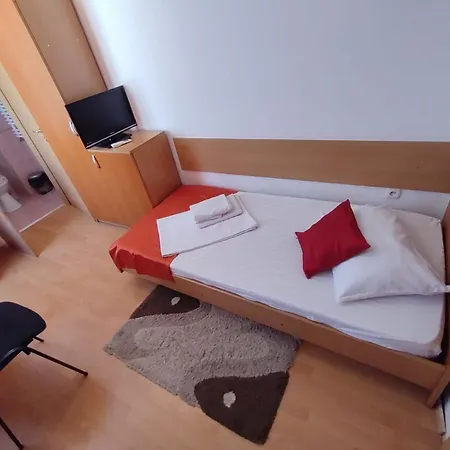 Bed & Breakfast Pensiunea Elena *