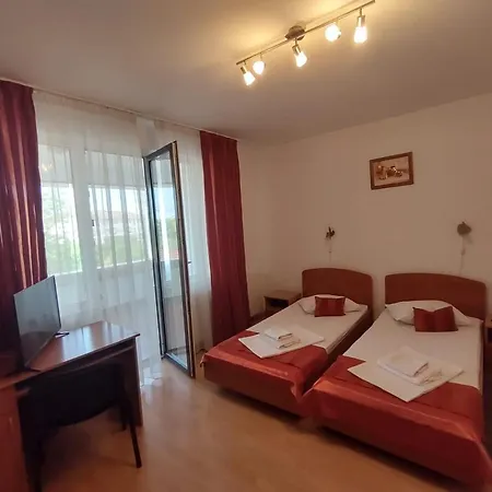 Bed & Breakfast Pensiunea Elena *